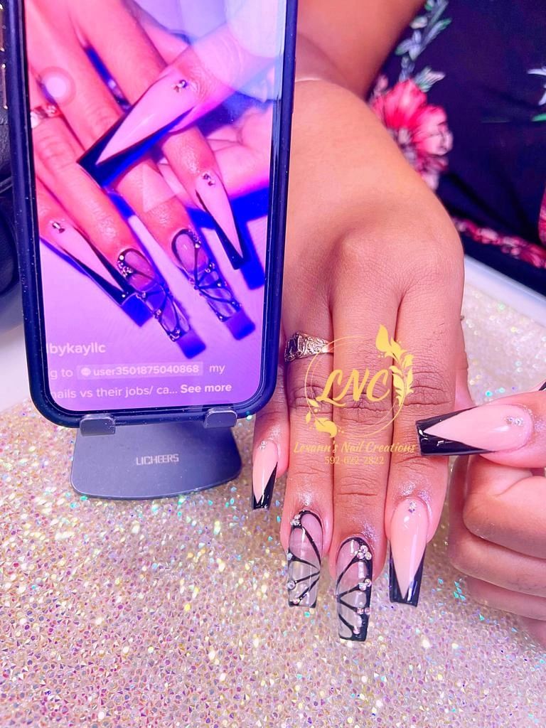 Unlock Stunning Nails with Acrylic & Gel Art Pros in Georgetown